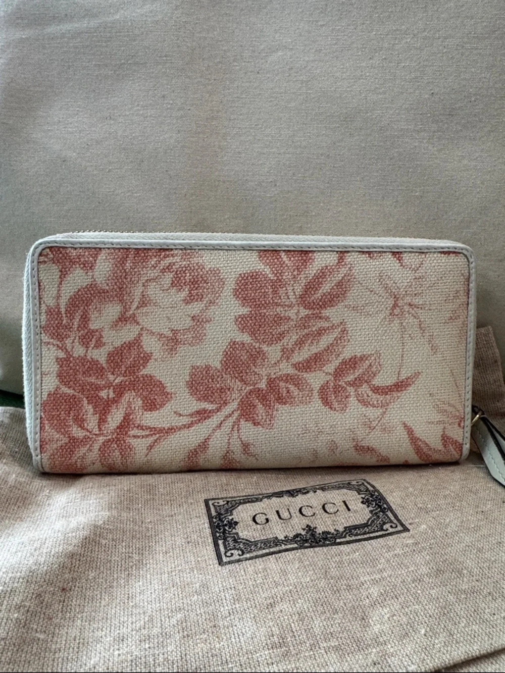 Gucci Pink Floral Canvas Zip Wallet with Burgundy Bow - Picture 5 of 8